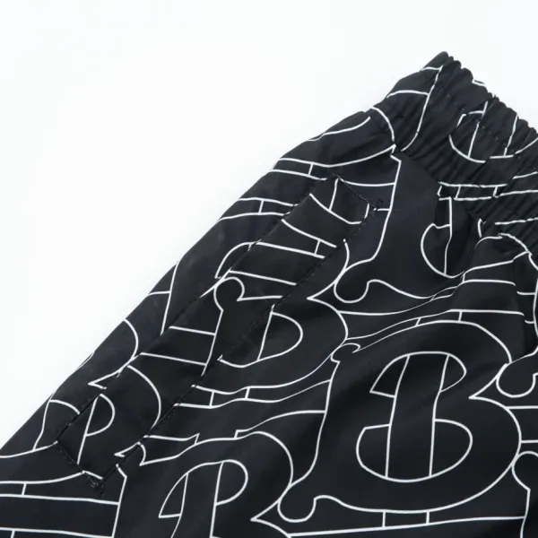 【BURBERRY 公式旗艦店】バーバリー ショートパンツ ご好評に付き再入荷! 【BURBERRY 公式旗艦店】バーバリー ショートパンツ ご好評に付き再入荷!
