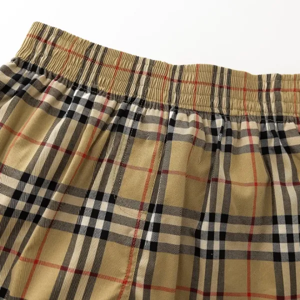 【BURBERRY 公式旗艦店】バーバリー ショートパンツ ご好評に付き再入荷! 【BURBERRY 公式旗艦店】バーバリー ショートパンツ ご好評に付き再入荷!