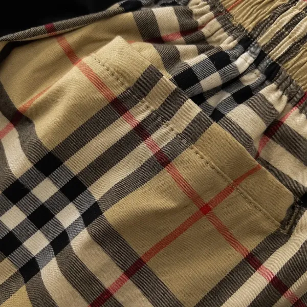 【BURBERRY 公式旗艦店】バーバリー ショートパンツ ご好評に付き再入荷! 【BURBERRY 公式旗艦店】バーバリー ショートパンツ ご好評に付き再入荷!