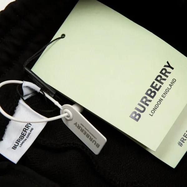 【BURBERRY  公式旗艦店】バーバリー   ショートパンツご好評に付き再入荷！