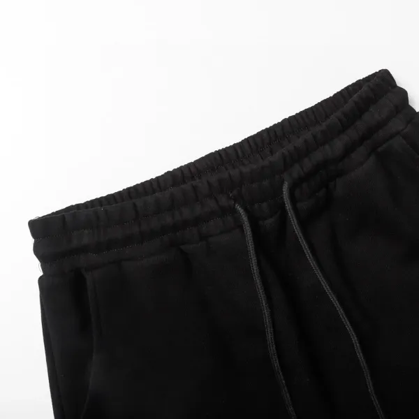 【BURBERRY 公式旗艦店】バーバリー ショートパンツ ご好評に付き再入荷! 【BURBERRY 公式旗艦店】バーバリー ショートパンツ ご好評に付き再入荷!