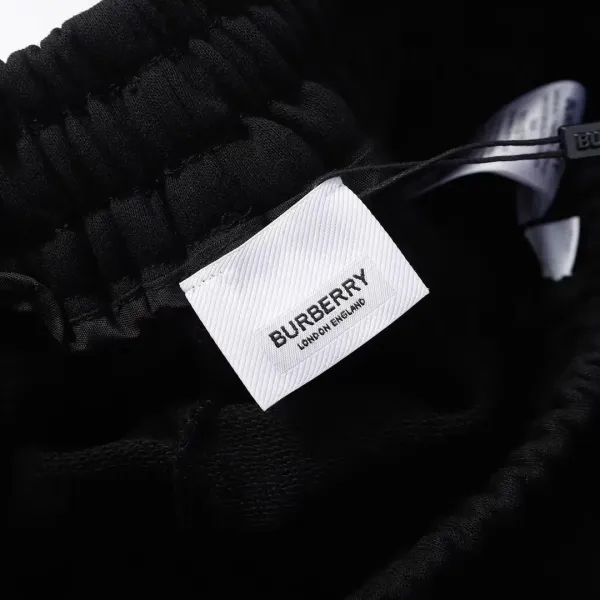 【BURBERRY 公式旗艦店】バーバリー ショートパンツ ご好評に付き再入荷! 【BURBERRY 公式旗艦店】バーバリー ショートパンツ ご好評に付き再入荷!