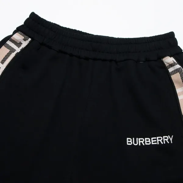 【BURBERRY  公式旗艦店】バーバリー   ショートパンツ  ご好評に付き再入荷！