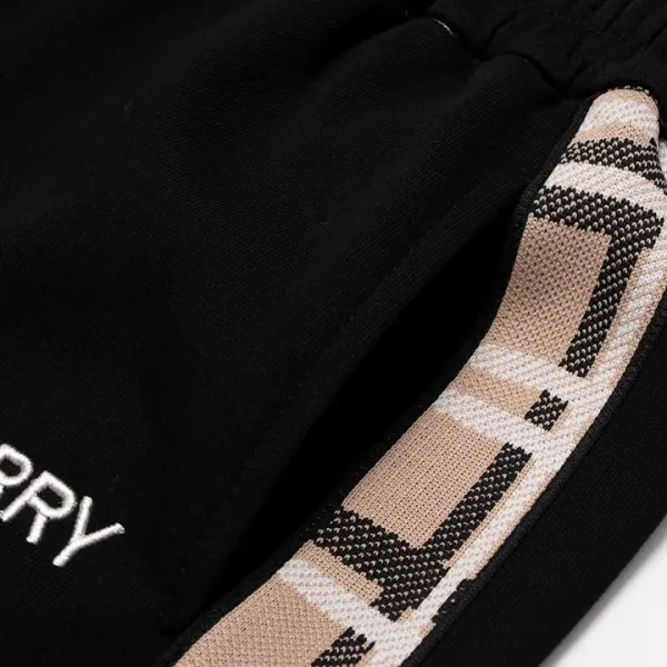 【BURBERRY  公式旗艦店】バーバリー   ショートパンツ  ご好評に付き再入荷！