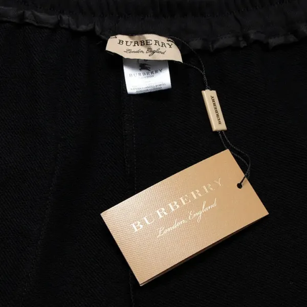 【BURBERRY  公式旗艦店】バーバリー   ショートパンツ  ご好評に付き再入荷！