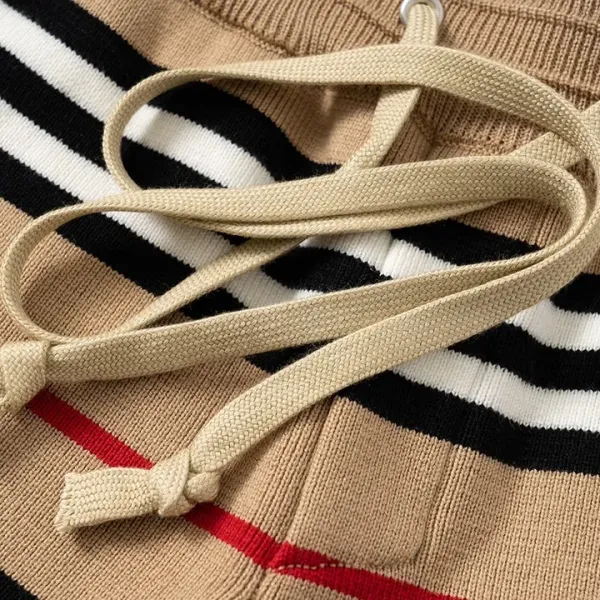 【BURBERRY  公式旗艦店】バーバリー  ショートパンツ  ご好評に付き再入荷！