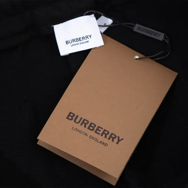 【BURBERRY 公式旗艦店】バーバリー ショートパンツ ご好評に付き再入荷! 【BURBERRY 公式旗艦店】バーバリー ショートパンツ ご好評に付き再入荷!
