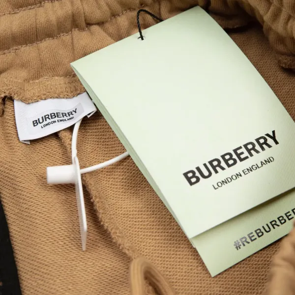 【BURBERRY  公式旗艦店】バーバリー  ショートパンツ  ご好評に付き再入荷！