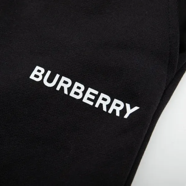 【BURBERRY  公式旗艦店】バーバリー  ショートパンツ  ご好評に付き再入荷！