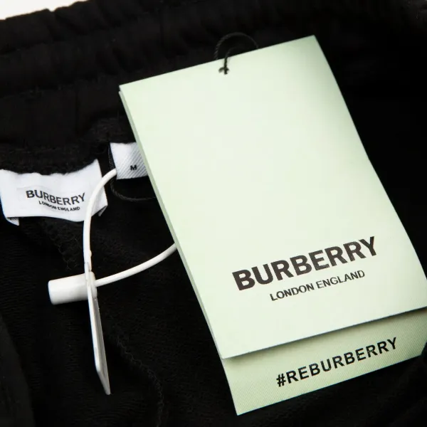 【BURBERRY 公式旗艦店】バーバリー ショートパンツ ご好評に付き再入荷! 【BURBERRY 公式旗艦店】バーバリー ショートパンツ ご好評に付き再入荷!