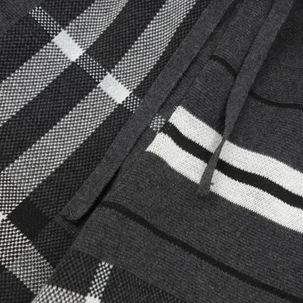 【BURBERRY 公式旗艦店】バーバリー ショートパンツ ご好評に付き再入荷! 【BURBERRY 公式旗艦店】バーバリー ショートパンツ ご好評に付き再入荷!