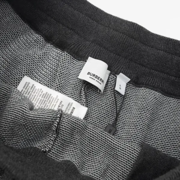 【BURBERRY 公式旗艦店】バーバリー ショートパンツ ご好評に付き再入荷! 【BURBERRY 公式旗艦店】バーバリー ショートパンツ ご好評に付き再入荷!