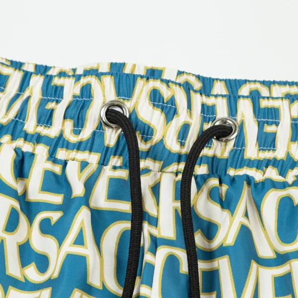 【VERSACE 公式旗艦店】ヴェルサーチ ショートパンツご好評に付き再入荷 24628 【VERSACE 公式旗艦店】ヴェルサーチ ショートパンツご好評に付き再入荷 24628