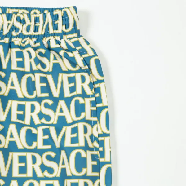 【VERSACE 公式旗艦店】ヴェルサーチ ショートパンツご好評に付き再入荷 24628 【VERSACE 公式旗艦店】ヴェルサーチ ショートパンツご好評に付き再入荷 24628