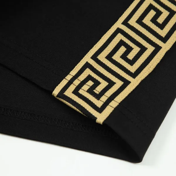 【VERSACE 公式旗艦店】ヴェルサーチ ショートパンツ ご好評に付き再入荷! 【VERSACE 公式旗艦店】ヴェルサーチ ショートパンツ ご好評に付き再入荷!