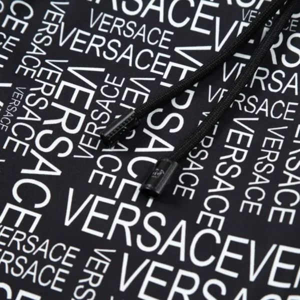 【VERSACE 公式旗艦店】ヴェルサーチ ショートパンツ ご好評に付き再入荷! 【VERSACE 公式旗艦店】ヴェルサーチ ショートパンツ ご好評に付き再入荷!