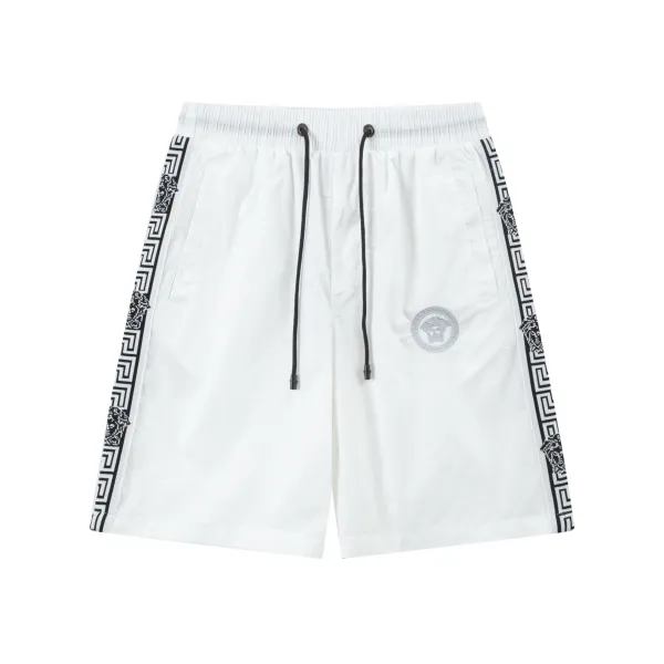 【VERSACE 公式旗艦店】ヴェルサーチ ショートパンツ ご好評に付き再入荷! 【VERSACE 公式旗艦店】ヴェルサーチ ショートパンツ ご好評に付き再入荷!