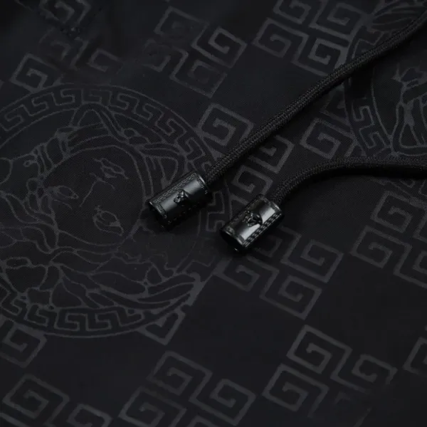 【VERSACE 公式旗艦店】ヴェルサーチ ショートパンツ ご好評に付き再入荷! 【VERSACE 公式旗艦店】ヴェルサーチ ショートパンツ ご好評に付き再入荷!