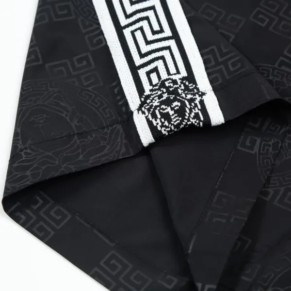 【VERSACE 公式旗艦店】ヴェルサーチ ショートパンツ ご好評に付き再入荷! 【VERSACE 公式旗艦店】ヴェルサーチ ショートパンツ ご好評に付き再入荷!