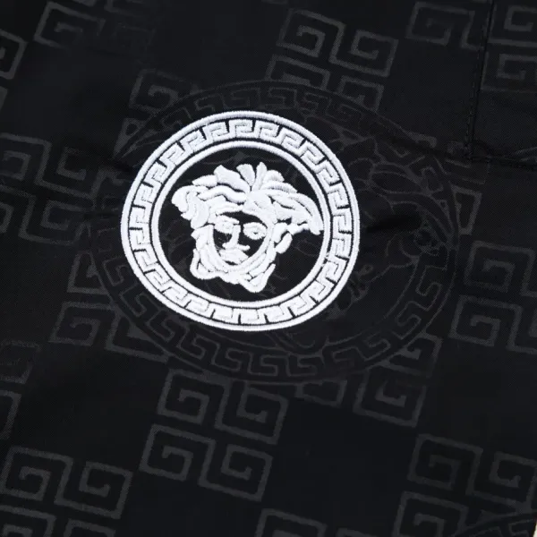【VERSACE 公式旗艦店】ヴェルサーチ ショートパンツ ご好評に付き再入荷! 【VERSACE 公式旗艦店】ヴェルサーチ ショートパンツ ご好評に付き再入荷!