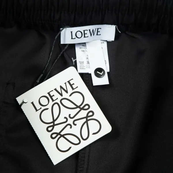【LOEWE 公式旗艦店】ロエベ ショートパンツ ご好評に付き再入荷! 【LOEWE 公式旗艦店】ロエベ ショートパンツ ご好評に付き再入荷!