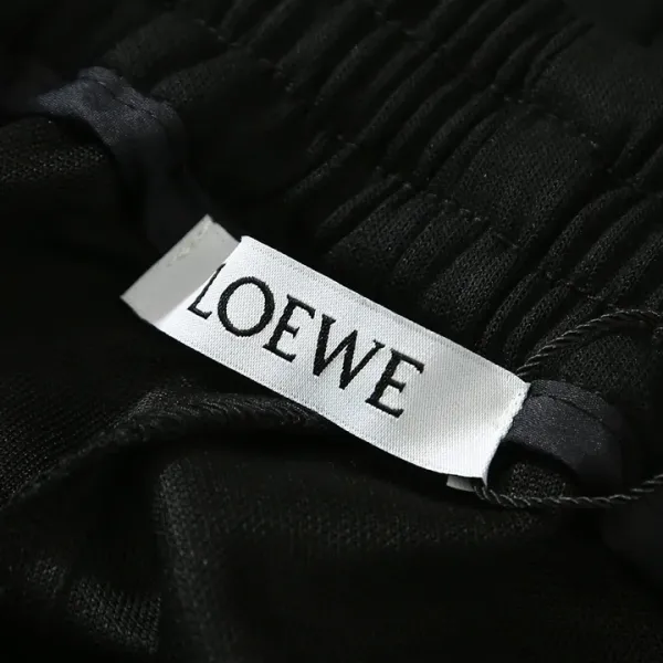 【LOEWE 公式旗艦店】ロエベ ショートパンツ ご好評に付き再入荷! 【LOEWE 公式旗艦店】ロエベ ショートパンツ ご好評に付き再入荷!