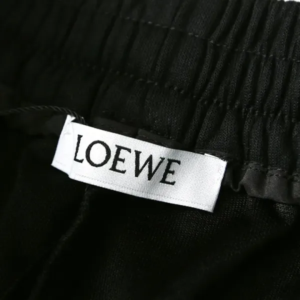 【 LOEWE 公式旗艦店】ロエベ ショートパンツ ご好評に付き再入荷! 【 LOEWE 公式旗艦店】ロエベ ショートパンツ ご好評に付き再入荷!