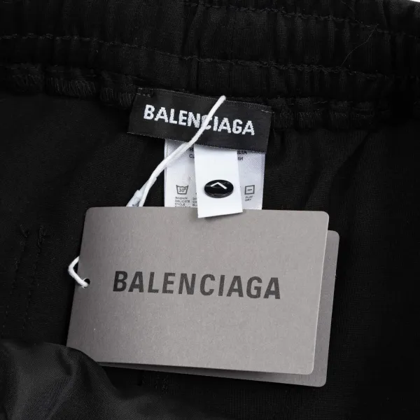 【BALENCIAGA 公式旗艦店】バレンシアガ ショートパンツご好評に付き再入荷!250227 【BALENCIAGA 公式旗艦店】バレンシアガ ショートパンツご好評に付き再入荷!250227