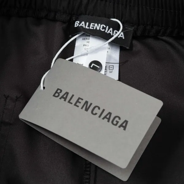 【BALENCIAGA 公式旗艦店】バレンシアガ ショートパンツご好評に付き再入荷!250227 【BALENCIAGA 公式旗艦店】バレンシアガ ショートパンツご好評に付き再入荷!250227