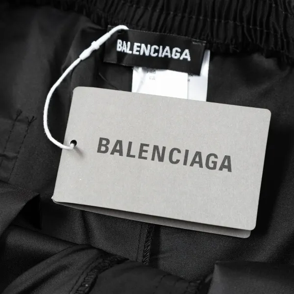 【BALENCIAGA 公式旗艦店】バレンシアガ ショートパンツご好評に付き再入荷!250227 【BALENCIAGA 公式旗艦店】バレンシアガ ショートパンツご好評に付き再入荷!250227