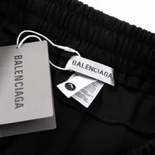 【BALENCIAGA 公式旗艦店】バレンシアガ ショートパンツご好評に付き再入荷!250227 【BALENCIAGA 公式旗艦店】バレンシアガ ショートパンツご好評に付き再入荷!250227