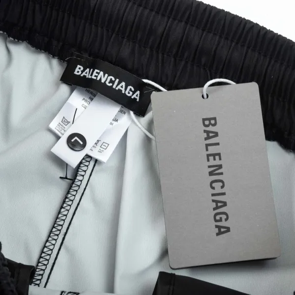 【BALENCIAGA 公式旗艦店】バレンシアガ ショートパンツご好評に付き再入荷!250227 【BALENCIAGA 公式旗艦店】バレンシアガ ショートパンツご好評に付き再入荷!250227