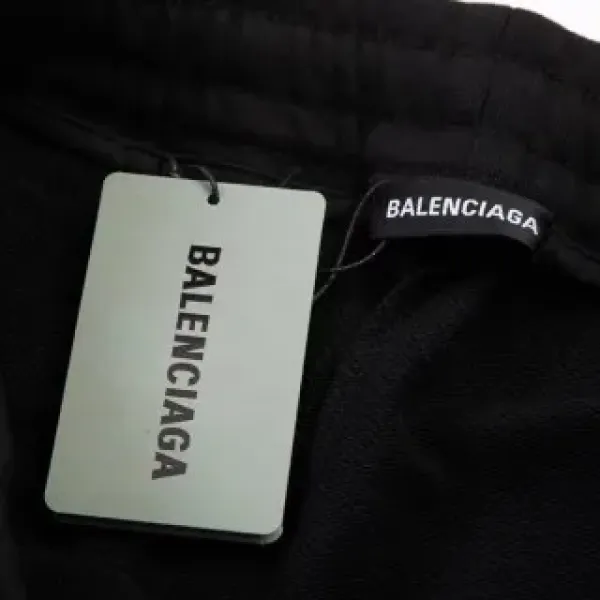 【BALENCIAGA 公式旗艦店】バレンシアガ ショートパンツご好評に付き再入荷!250227 【BALENCIAGA 公式旗艦店】バレンシアガ ショートパンツご好評に付き再入荷!250227