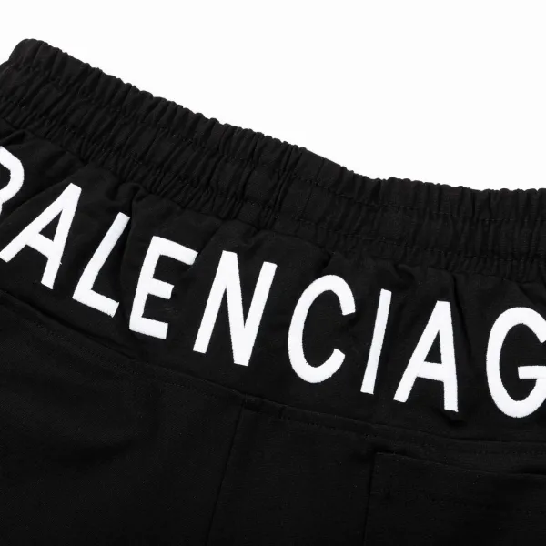 【BALENCIAGA  公式旗艦店】バレンシアガ   ショートパンツご好評に付き再入荷！250227