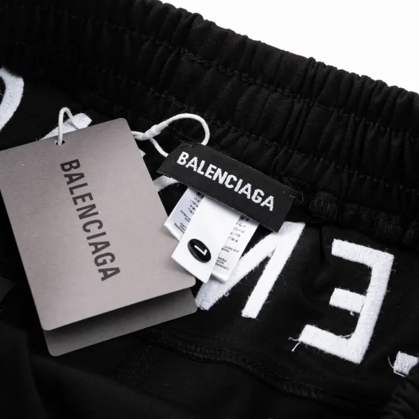【BALENCIAGA  公式旗艦店】バレンシアガ   ショートパンツご好評に付き再入荷！250227