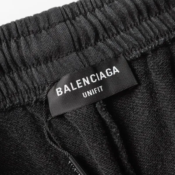 【BALENCIAGA  公式旗艦店】バレンシアガ  ショートパンツご好評に付き再入荷 240717