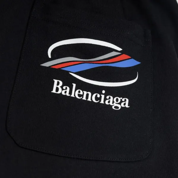 【BALENCIAGA 公式旗艦店】バレンシアガ ショートパンツ ご好評に付き再入荷! 【BALENCIAGA 公式旗艦店】バレンシアガ ショートパンツ ご好評に付き再入荷!