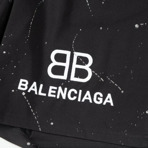 【BALENCIAGA 公式旗艦店】バレンシアガ ショートパンツ ご好評に付き再入荷! 【BALENCIAGA 公式旗艦店】バレンシアガ ショートパンツ ご好評に付き再入荷!