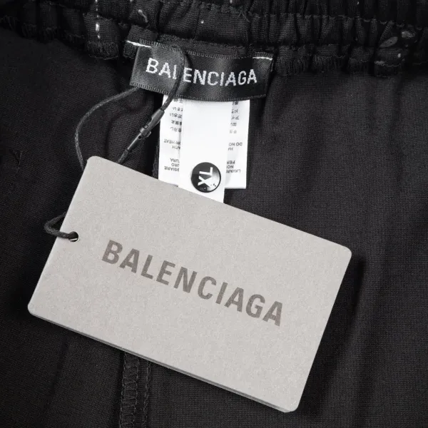 【BALENCIAGA 公式旗艦店】バレンシアガ ショートパンツ ご好評に付き再入荷! 【BALENCIAGA 公式旗艦店】バレンシアガ ショートパンツ ご好評に付き再入荷!