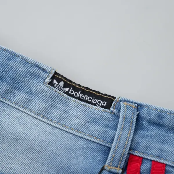 【BALENCIAGA  公式旗艦店】バレンシアガ   ショートパンツ  ご好評に付き再入荷！