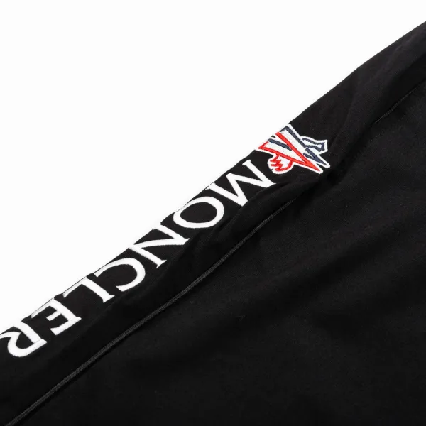 【MONCLER 公式旗艦店】モンクレール ショートパンツご好評に付き再入荷!250225 【MONCLER 公式旗艦店】モンクレール ショートパンツご好評に付き再入荷!250225
