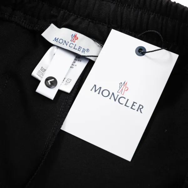【MONCLER 公式旗艦店】モンクレール ショートパンツご好評に付き再入荷!250225 【MONCLER 公式旗艦店】モンクレール ショートパンツご好評に付き再入荷!250225