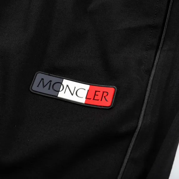 【MONCLER 公式旗艦店】モンクレール ショートパンツご好評に付き再入荷!250225 【MONCLER 公式旗艦店】モンクレール ショートパンツご好評に付き再入荷!250225