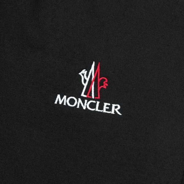 【MONCLER 公式旗艦店】モンクレール ショートパンツご好評に付き再入荷!250225 【MONCLER 公式旗艦店】モンクレール ショートパンツご好評に付き再入荷!250225