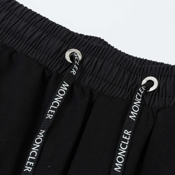 【MONCLER 公式旗艦店】モンクレール ショートパンツご好評に付き再入荷!250225 【MONCLER 公式旗艦店】モンクレール ショートパンツご好評に付き再入荷!250225
