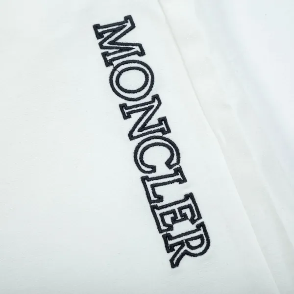 【MONCLER 公式旗艦店】モンクレール ショートパンツご好評に付き再入荷!250225 【MONCLER 公式旗艦店】モンクレール ショートパンツご好評に付き再入荷!250225