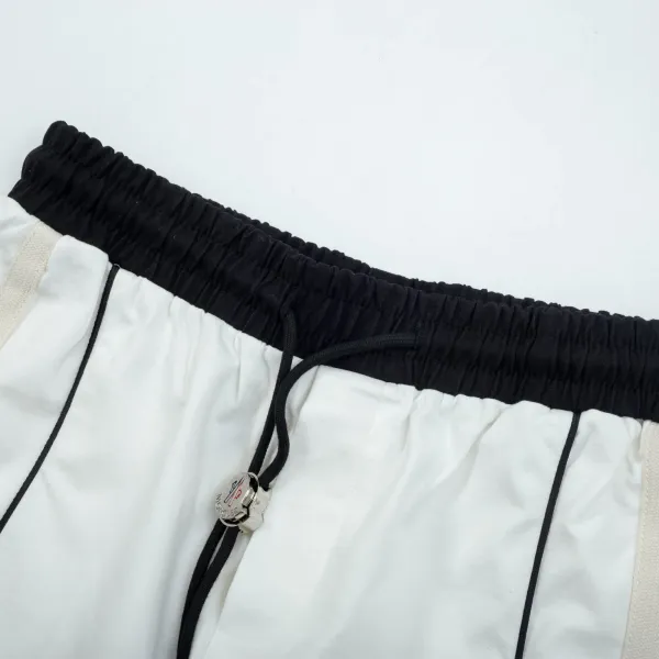 【MONCLER 公式旗艦店】モンクレール ショートパンツご好評に付き再入荷!250225 【MONCLER 公式旗艦店】モンクレール ショートパンツご好評に付き再入荷!250225