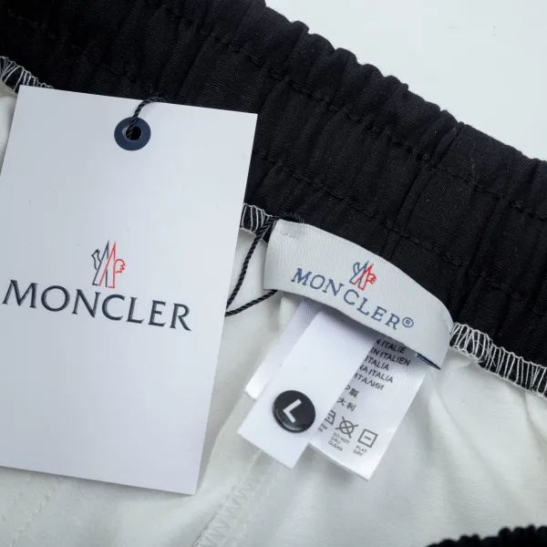 【MONCLER 公式旗艦店】モンクレール ショートパンツご好評に付き再入荷!250225 【MONCLER 公式旗艦店】モンクレール ショートパンツご好評に付き再入荷!250225