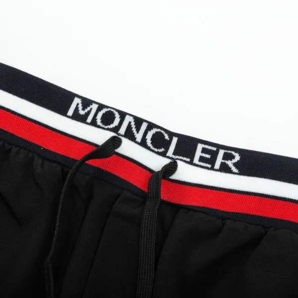 【MONCLER 公式旗艦店】モンクレール ショートパンツご好評に付き再入荷!250225 【MONCLER 公式旗艦店】モンクレール ショートパンツご好評に付き再入荷!250225