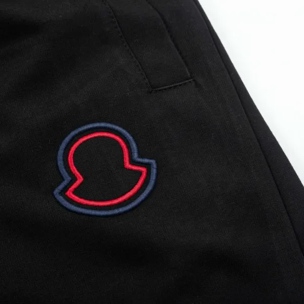 【MONCLER 公式旗艦店】モンクレール ショートパンツご好評に付き再入荷!250225 【MONCLER 公式旗艦店】モンクレール ショートパンツご好評に付き再入荷!250225